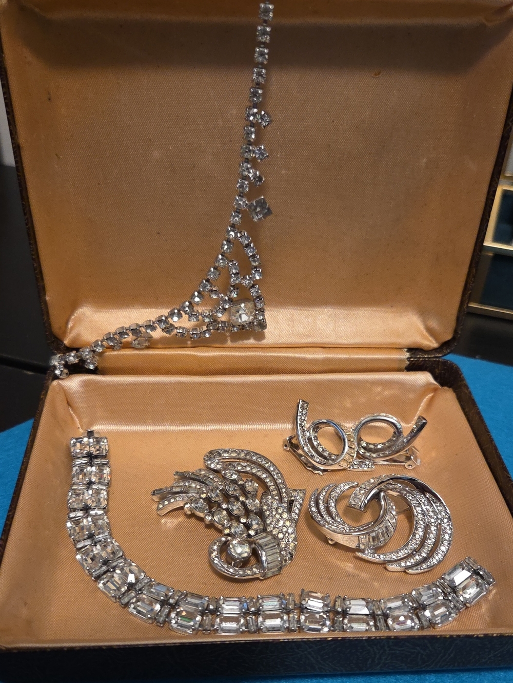 Vintage Art Deco Silver And Clear Rhinestones Jewelry Set With Vintage Box